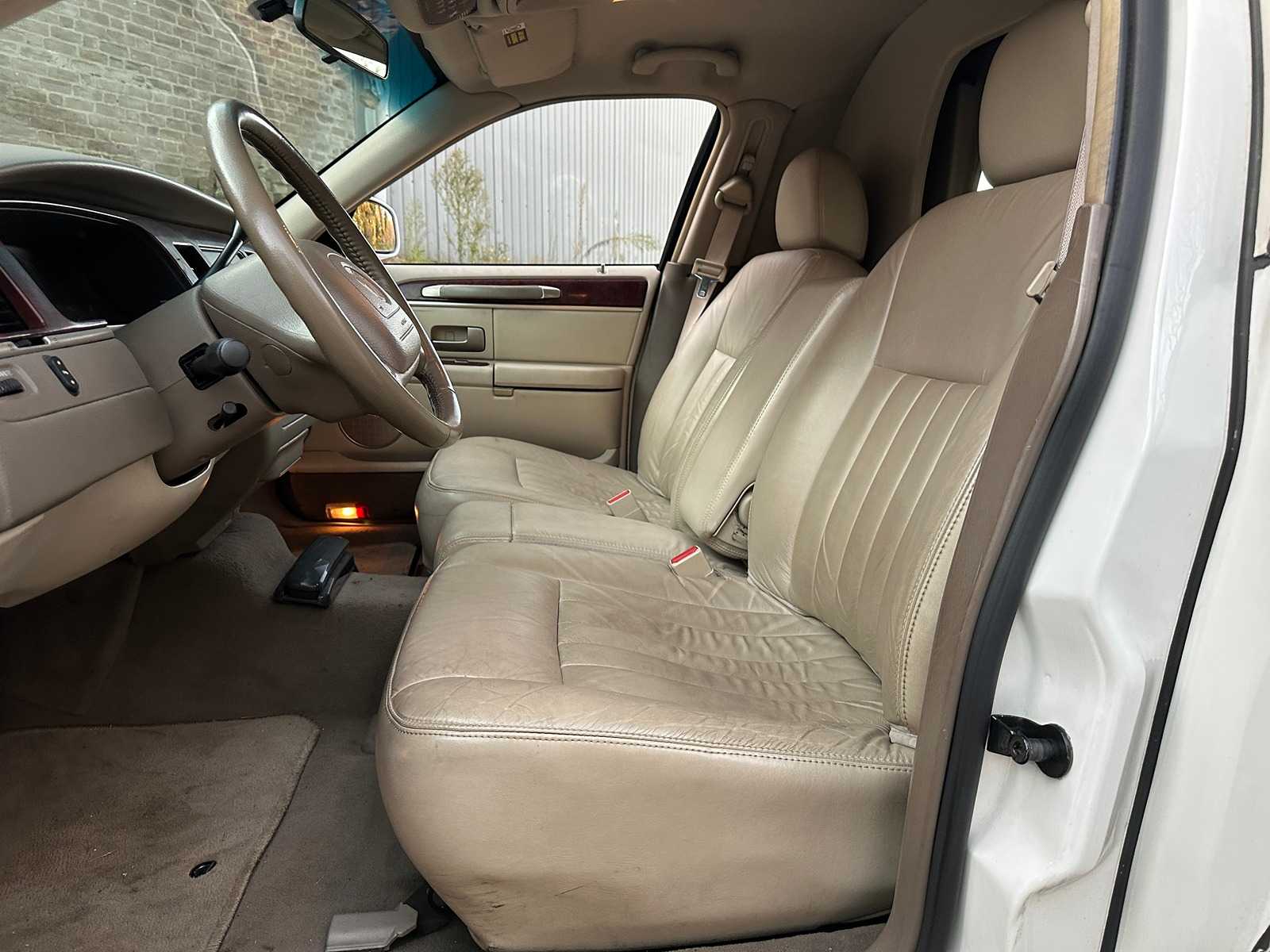 Lincoln Town Car 4.6 V8 Signature (Limousine) 204pk 2003, 62-NG-XN Youngtimer