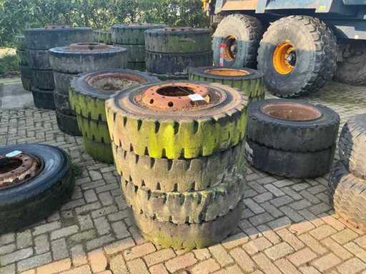 Pneu en caoutchouc plein avec jante (36x)