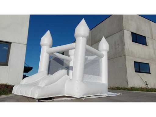 Château gonflable blanc