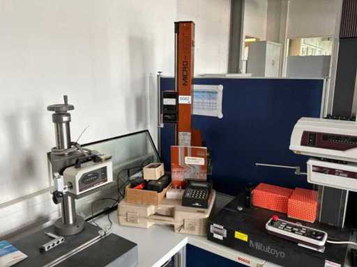 TESA - HITE 2 - 1995 - Vertical Length Meter with Microprocessor-Controlled Measurement Programs