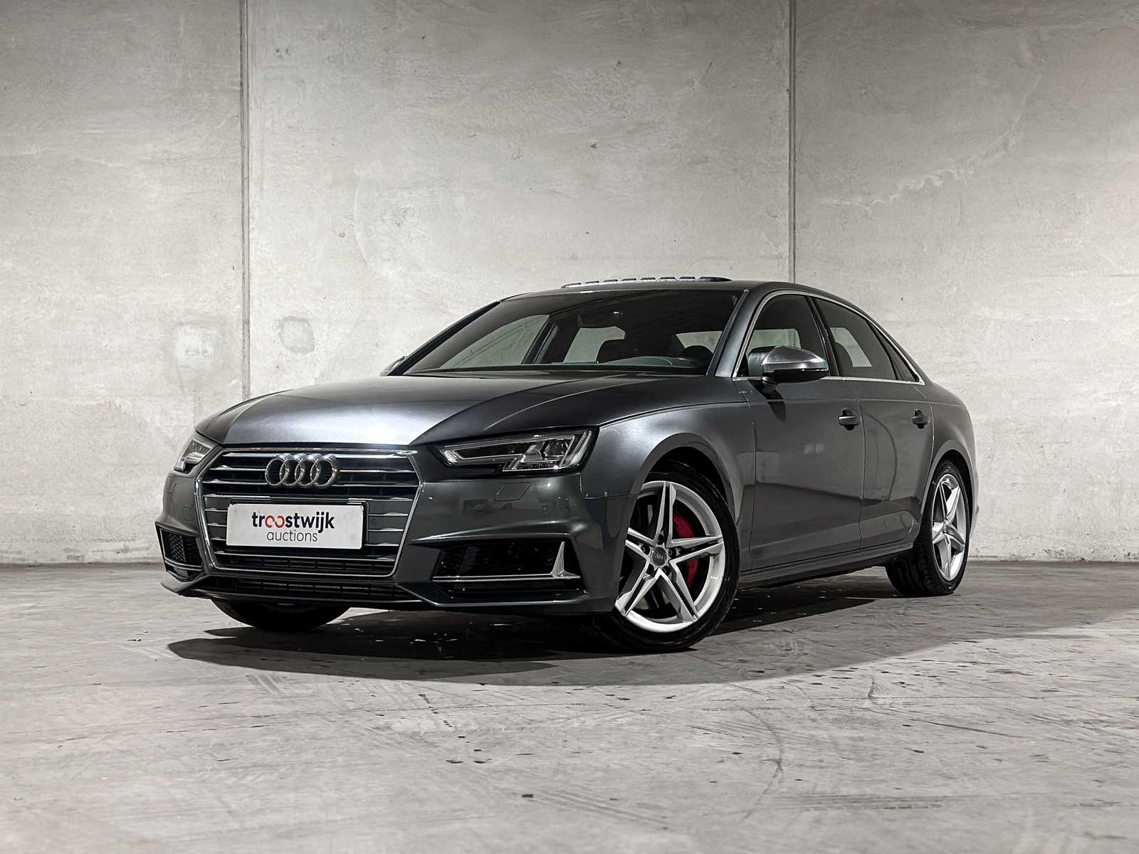 Luxury, sports and classic cars te Tiel