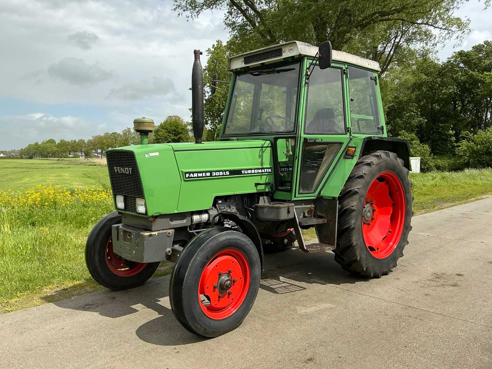 1987 fendt 305ls Two-wheel drive farm tractor