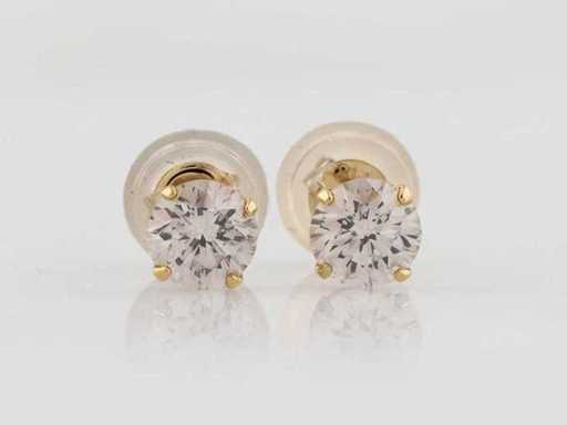 18 KT Yellow Gold Earring With Natural Diamond